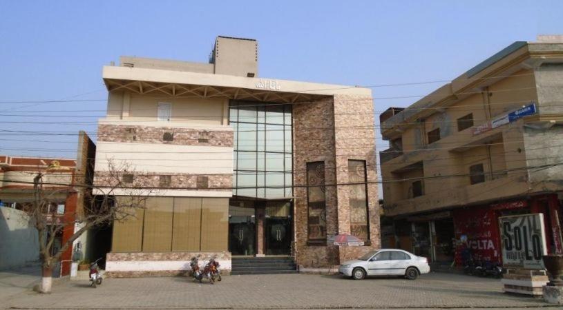 Solo Hotel & Restaurant Sargodha エクステリア 写真